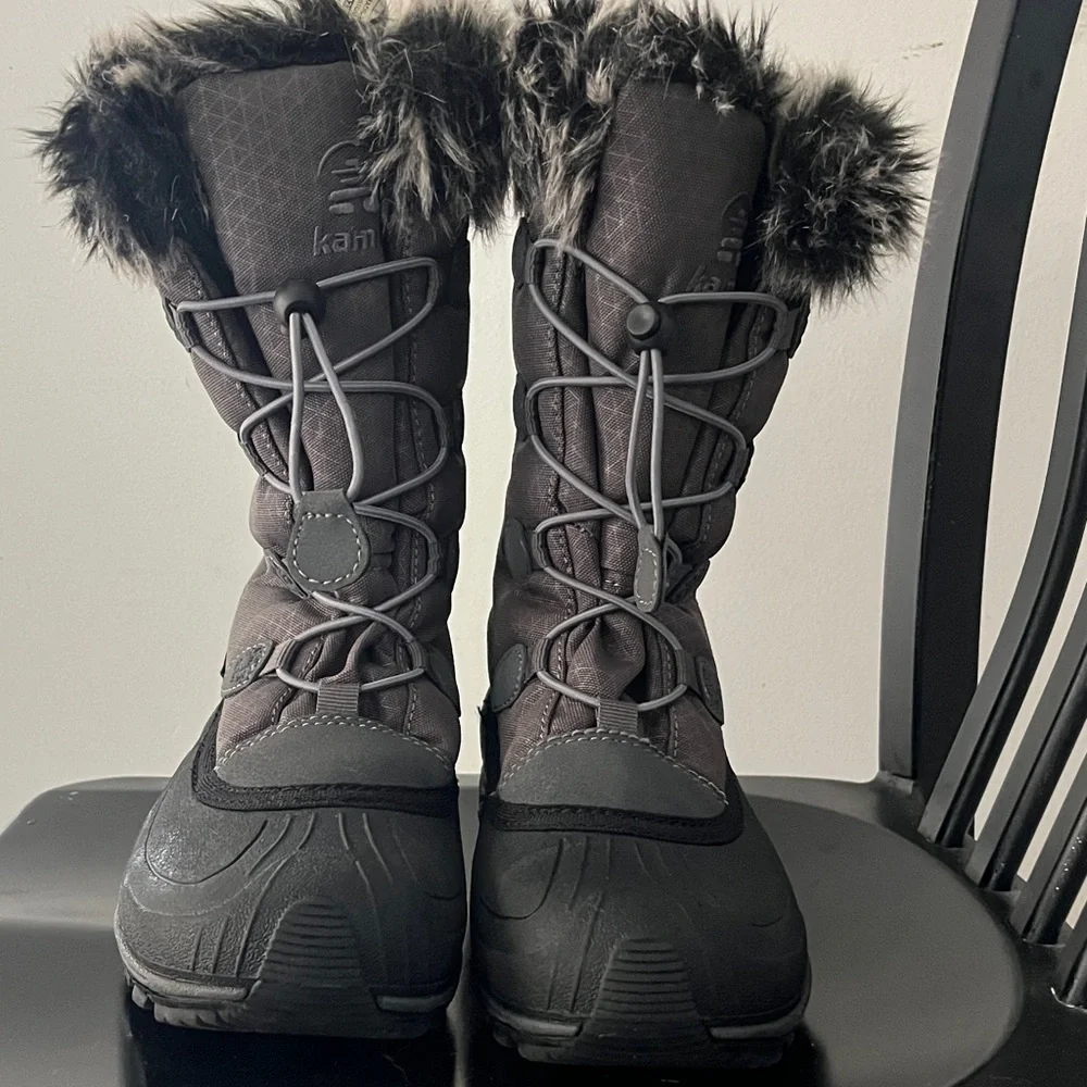 Like New Kamik Momentum Waterproof Gray, Black Winter Snow Boots, Faux Fur Sz 7